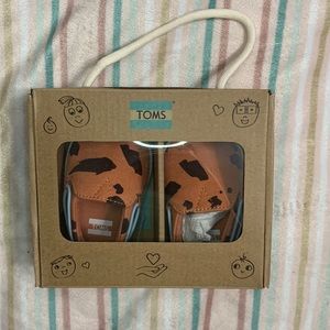 TOMS Lima Coral Stone Age Animal Print Size 2 Brand New In Box